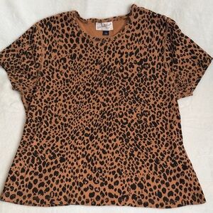 Universal Thread Leopard Print Short Sleeve Tee